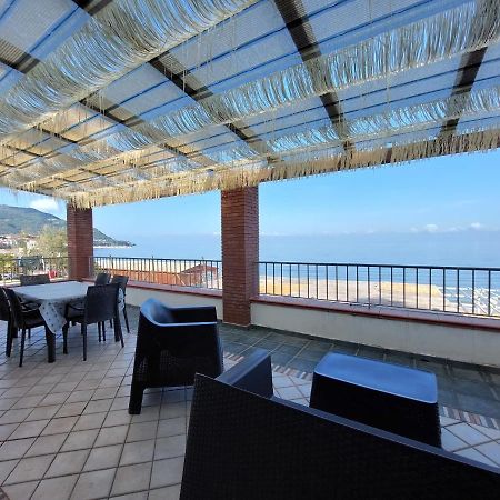 Waikiki Beach Apartments Santa Maria di Castellabate Ngoại thất bức ảnh