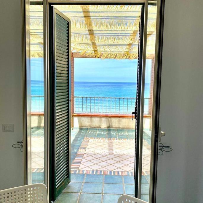Waikiki Beach Apartments Santa Maria di Castellabate Ngoại thất bức ảnh
