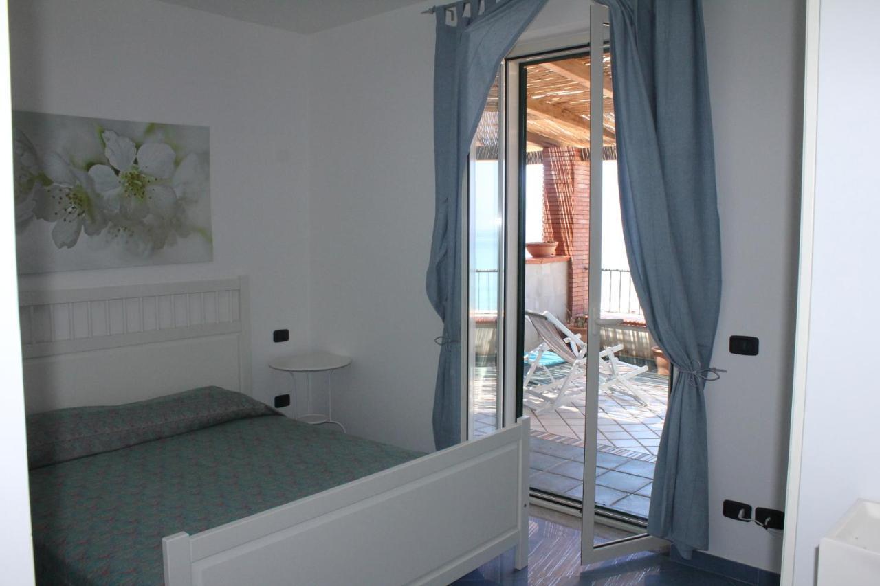 Waikiki Beach Apartments Santa Maria di Castellabate Ngoại thất bức ảnh