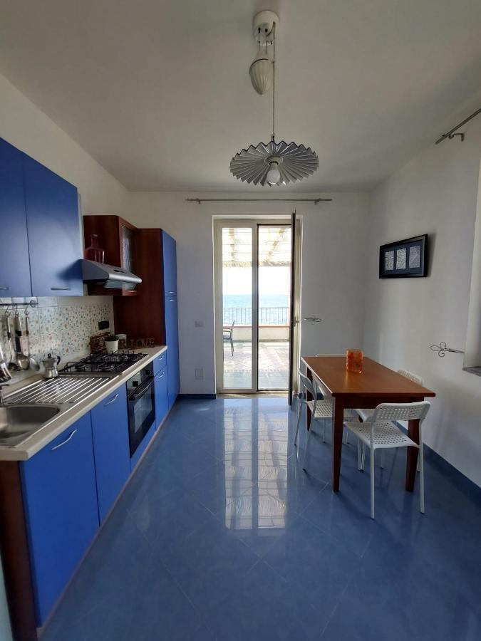 Waikiki Beach Apartments Santa Maria di Castellabate Ngoại thất bức ảnh