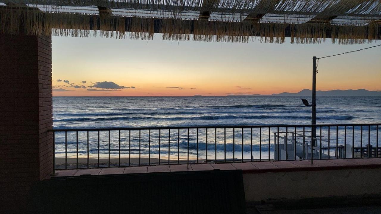 Waikiki Beach Apartments Santa Maria di Castellabate Ngoại thất bức ảnh