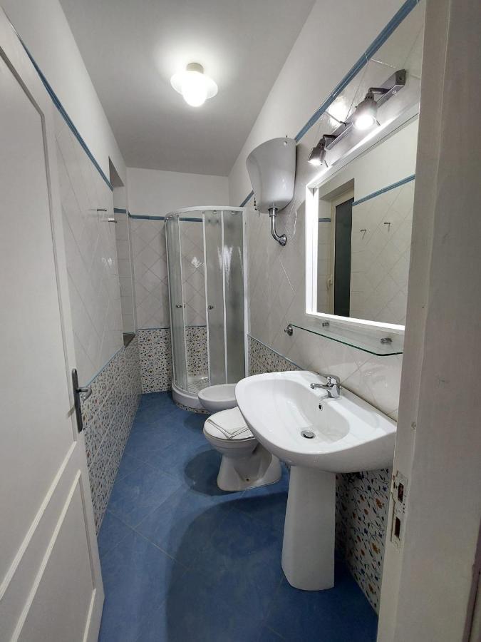 Waikiki Beach Apartments Santa Maria di Castellabate Ngoại thất bức ảnh