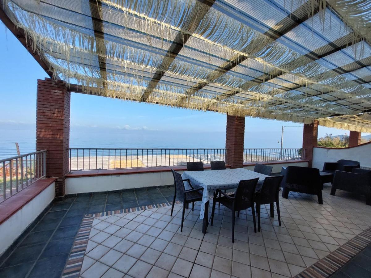 Waikiki Beach Apartments Santa Maria di Castellabate Ngoại thất bức ảnh
